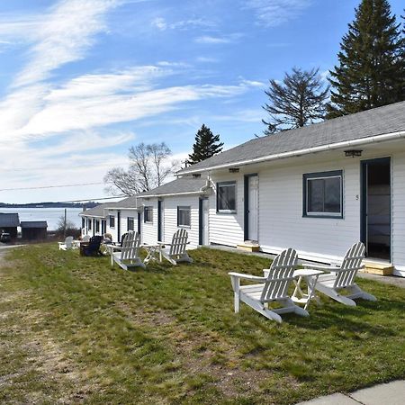 Friars Bay Inn & Cottages Welshpool Exterior foto