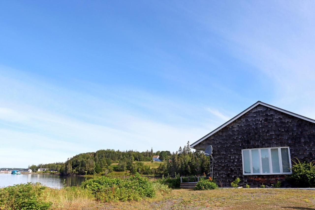 Friars Bay Inn & Cottages Welshpool Exterior foto